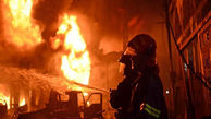 آتش سوزی در محل نگهداری ضایعات / عملیات ویژه برای آتش نشانان کرجی