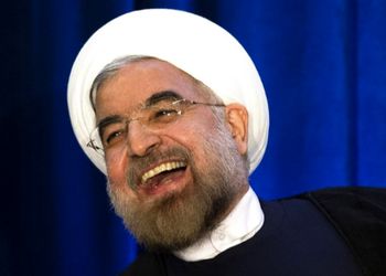 عکس/ مروری بر جشن تولد 71 سالگی حسن روحانی به عنوان تنها رئیس‌جمهوری که تولدش در آسمان برگزار شد!
