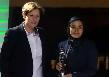 فیلم/ مرضیه جعفری، بهترین سرمربی سال آسیا: قبلاً فوتبال خیلی تماشا می‌کردم از اول بازی استقلال نماز و دعا میخوندم تا بازی رو ببره ولی الان...