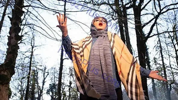 هانیه توسلی در حال خوانندگی در فضای باز +عکس