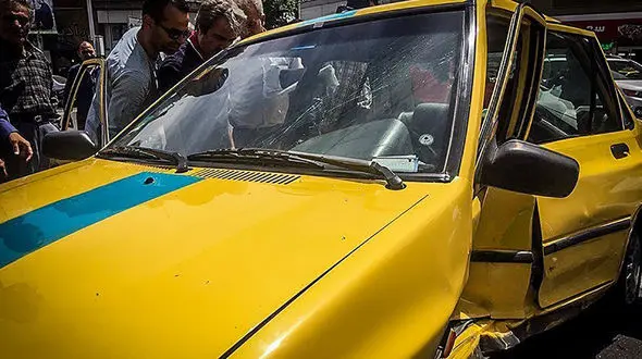 تصادف  تاکسی با موتورسیکلت در بزرگراه نواب  + عکس