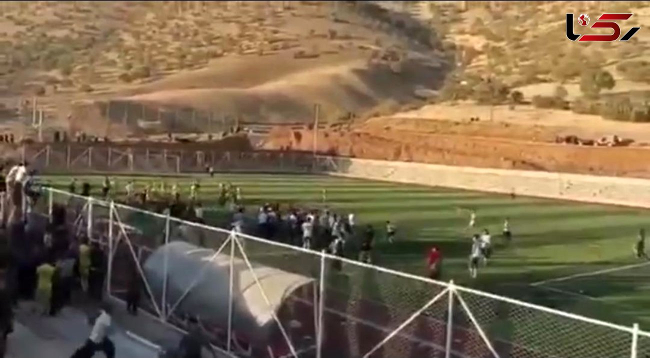 فیلم درگیری خونین بازیکنان فوتبال در پاوه / 13 زخمی در مستطیل سبز