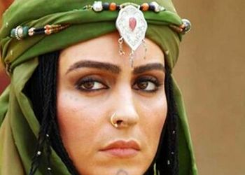 تیتر روز ؛ سفر زمان؛ چهرۀ «جاریه خواهر مختار» (مختارنامه) در آخرین سریالش قبل از فوت؛ سال 98