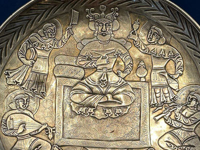 دُری و دیس سیمین با نقش شاه، دوران ساسانیان، موزه ارمیتاژ سن پترزبورگ
