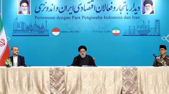 همکاری کشورهای مسلمان تعیین کننده وضعیت فردای جهان است / اعتراف رسمی آمریکایی‌ها به شکست سیاست فشار حداکثری علیه ایران