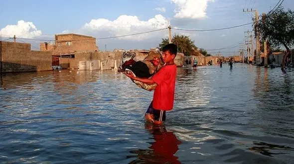پدر یک پسر سرطانی تنها دارایی اش را به سیل زدگان اهدا کرد / او فقط یک گاو داشت
