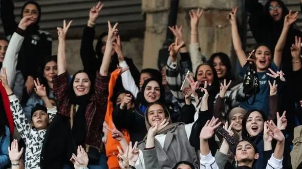 سلامت زنان از دبیرستان تا سالمندی؛ آموزش‌هایی که نباید به تعویق بیفتند