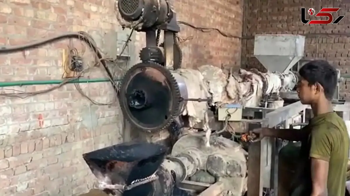 چگونه پاکستانی ها ضایعات پلاستیکی را به صندلی تبدیل می کنند؟ / فیلم