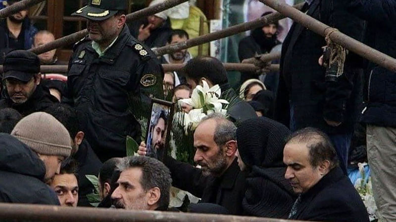 میثم جبلی برادر پیمان جبلی ( رییس صدا و سیما )بعد از حادثه هواپیمای اوکراینی و قربانی شدن برادرزاده‌اش پناهنده شد