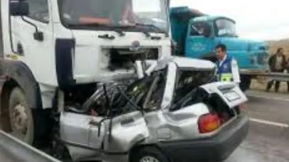 
برخورد مرگبار پراید با کامیون در محور جم-فیروزآباد/ دو سرنشین پراید جان باختند
