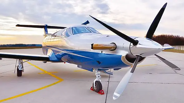 خلبانی که به آکروبات هم علاقه دارد + فیلم