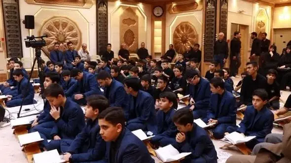 هدایای رهبر انقلاب به قاریان نوجوان اصفهانی اهدا شد