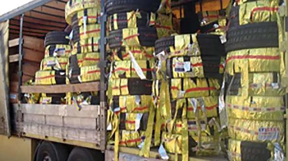 کشف تریاک از بار لاستیک کامیونت در اصفهان / تریاک ها به تهران نرسید!