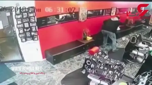 حمله مرد به زنش در آرایشگاه با پیچ‌گوشتی+ فیلم