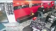 حمله مرد به زنش در آرایشگاه با پیچ‌گوشتی+ فیلم