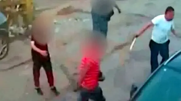 حمله سارق قمه به دست به یک فروشگاه + فیلم