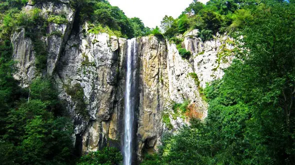 ببینید/ آبشار لاتون آستارا ، بلندترین شاهرگ ایران زمین + فیلم 