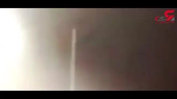 دیده شدن یوفوهای مخفی شده  پشت نور پروژکتور استادیوم! + فیلم 