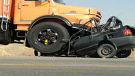 ببینید / لحظه هولناک انحراف یک خودرو در بزرگراه با سرعت بالا و تصادف با کامیون!