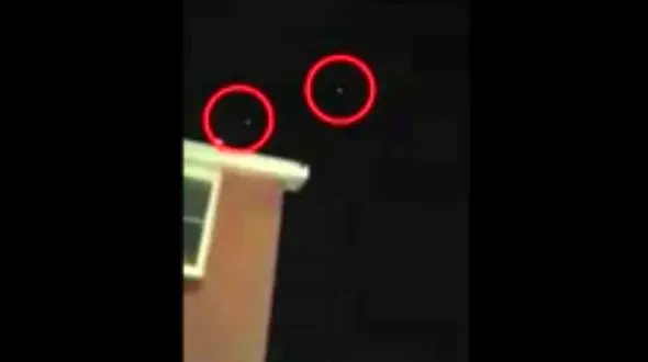 پرواز اشیاء پرنده ناشناس در آسمان انگلیس+ فیلم