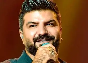 پسر عاشق در کنسرت مجید خراطها که برای به دست آوردن دل نامزدش میاد بالا / من بدون تو میمیرم!