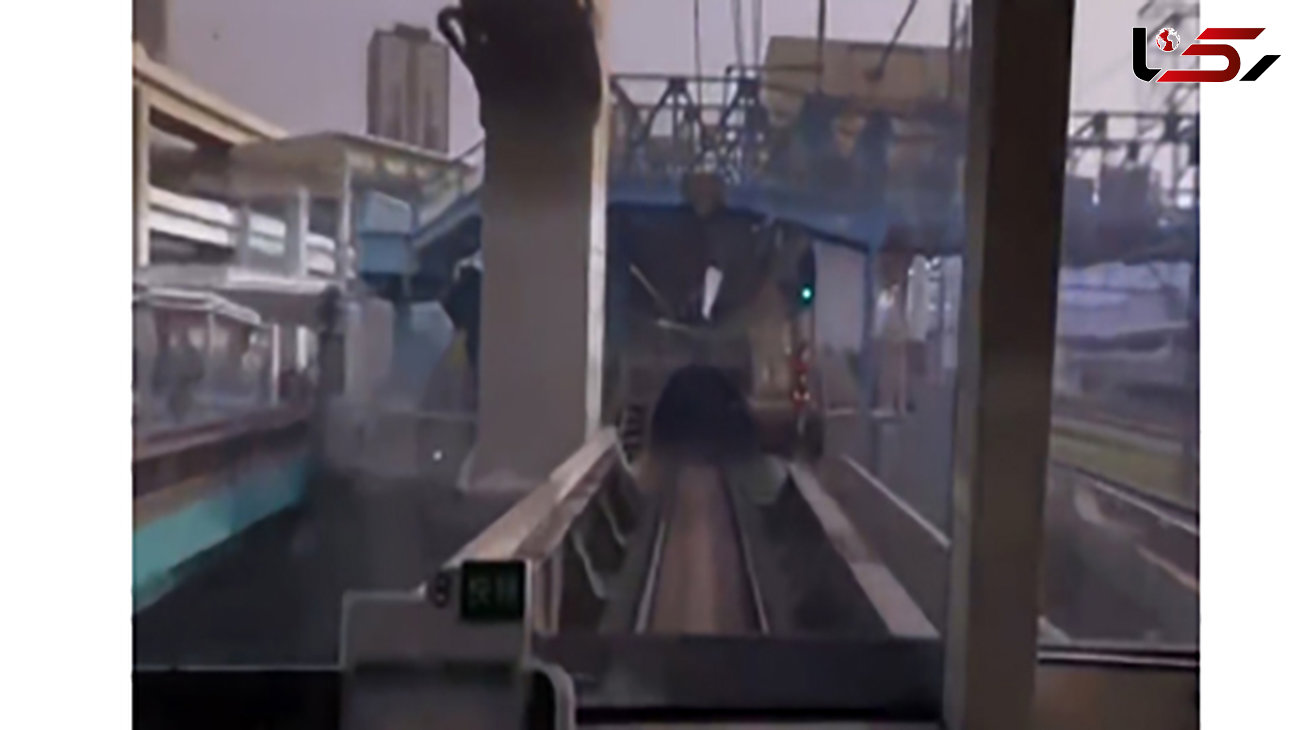 فیلم لحظه‌ی برخورد سر یک مرد با قطار مترو در ایستگاه (14+)