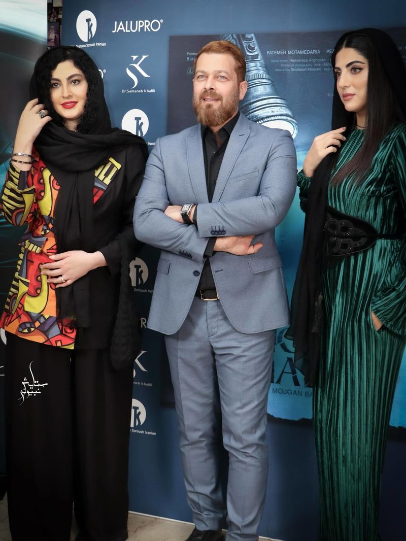 تیپ سبز و مشکی هلیا امامی در اکران سینمایی
