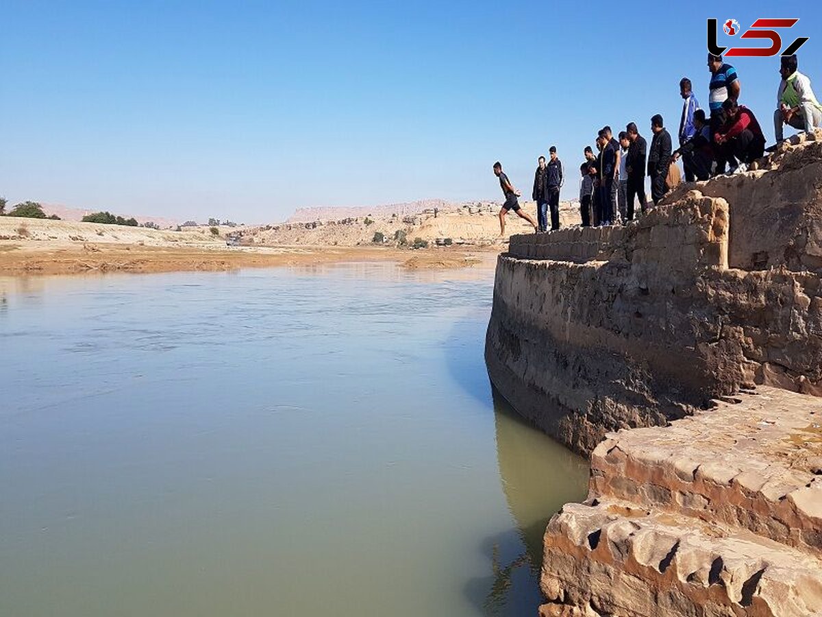 شنای 2 کیلومتری سینا شاهمرادی به یاد شهدای غواص در رودخانه کارون