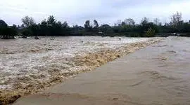 رودخانه فیروز آباد لندکروز با ۱۴ سرنشین را در اولین روز عید با خود برد / 3 تن ناپدید شدند