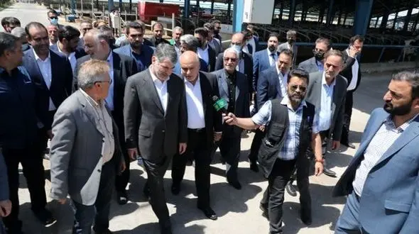 بازدید وزیر کشاورزی از طرح توسعه واحد دامداری افق قلعه پارسیان
