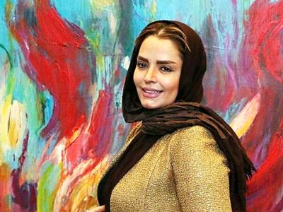 تیپ سنتی و همه پسند سپیده خداوردی/ ترکیب مانتوی مشکی و جلیقه‌ی خوشرنگش چه کرده؟!