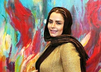 تیپ سنتی و همه پسند سپیده خداوردی/ ترکیب مانتوی مشکی و جلیقه‌ی خوشرنگش چه کرده؟!