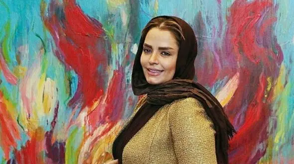 تیپ سنتی و همه پسند سپیده خداوردی/ ترکیب مانتوی مشکی و جلیقه‌ی خوشرنگش چه کرده؟!