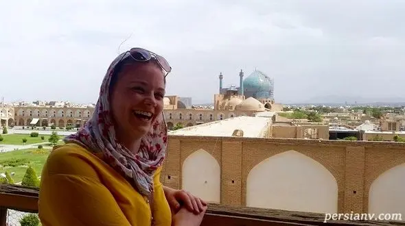 فیلم جنجالی برخورد متفاوت 2 پلیس یزدی با خانم هلندی موتورسوار 