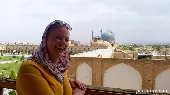 فیلم جنجالی برخورد متفاوت 2 پلیس یزدی با خانم هلندی موتورسوار 