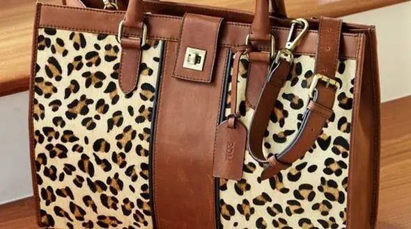 کیف پلنگی؛ ترکیب خلاقانه‌ ای از زیبایی و مد برای خانم‌ ها