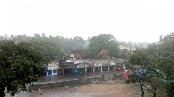 طوفان وحشتناک در هند/ یک میلیون نفر تخلیه شدند+عگس