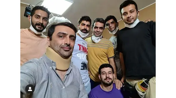 سلفی امین زندگانی با عوامل خانه امن + عکس 