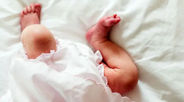 زندگی زن تهرانی با نوزاد مرده اش در هتل شهر شمالی ! / یک هفته جسد را تر و خشک می کردم