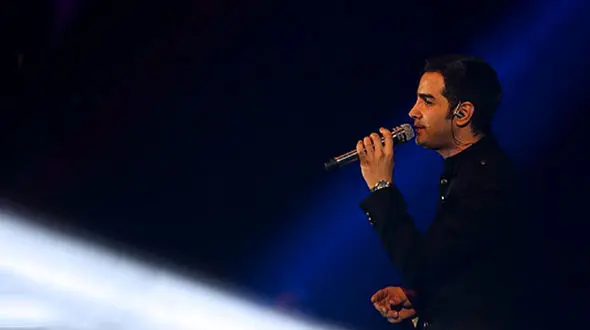 خواننده محبوب پاپ در برج میلاد روی صحنه می رود + عکس 