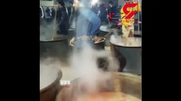پختن بزرگترین نذری جهان در حسینیه ایران +فیلم