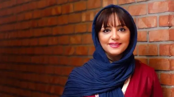 ژست هنری لیلا برخورداری زیر زیباترین آبشار، فقط ویو طبیعت عالیه حرف نداره