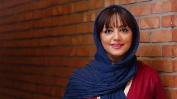 ژست هنری لیلا برخورداری زیر زیباترین آبشار، فقط ویو طبیعت عالیه حرف نداره