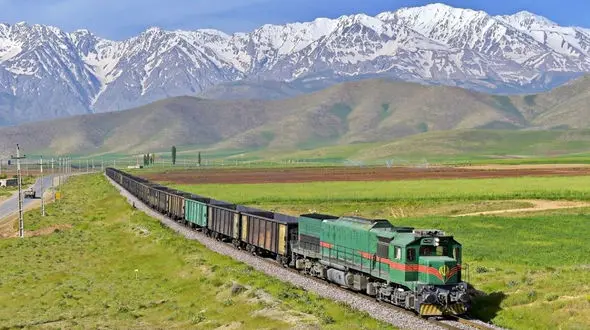 عبور راه آهن لرستان از دل رشته کوه زاگرس + فیلم 