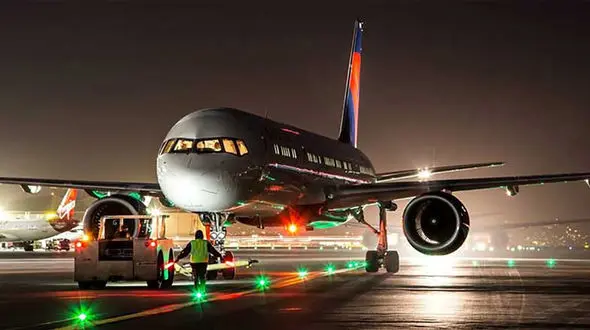 فرود موفق هواپیما در شرایط سخت + فیلم 