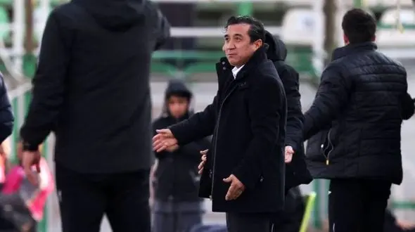 عزیزی: از آتش بازی هواداران شوکه شدیم / ناظر گفت می توانم بازی را متوقف کنم!