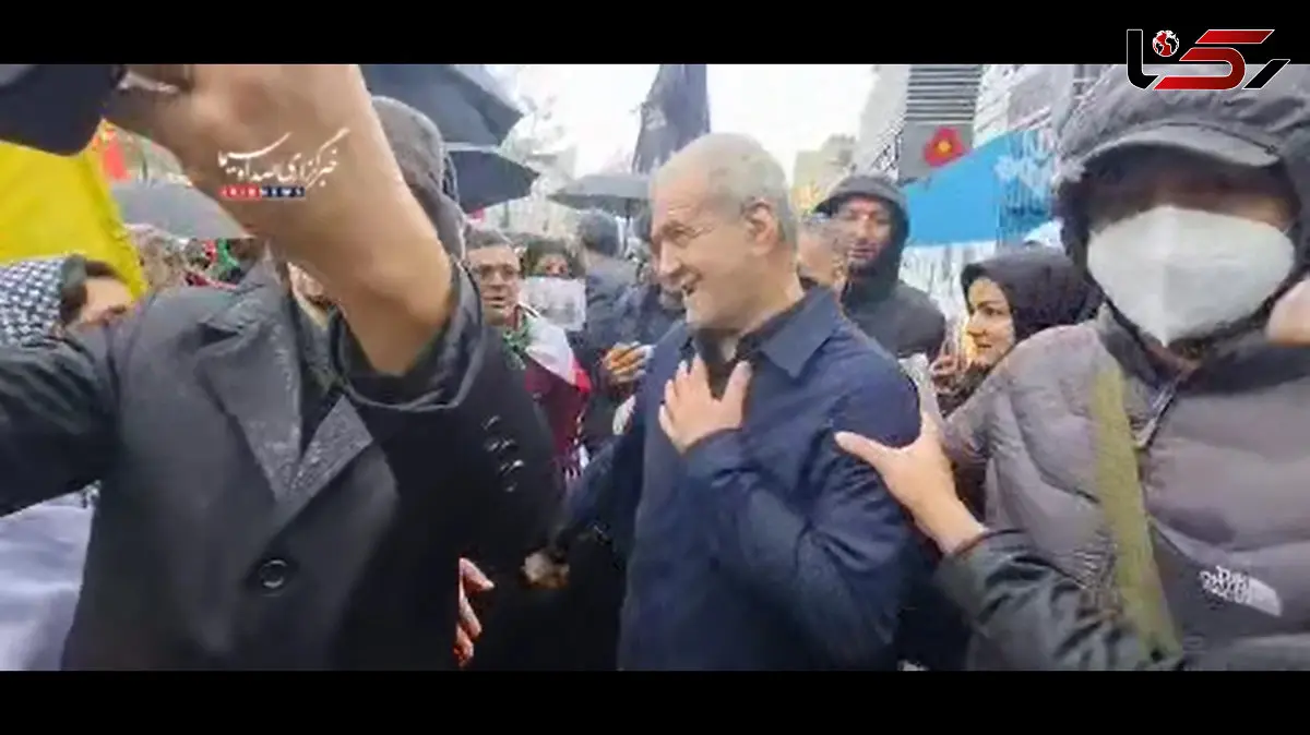 فیلم حضور پزشکیان در راهپیمایی روز قدس و گرفتن عکس یادگاری با مردم