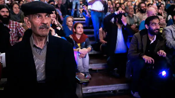 فردوس کاویانی بعد از دوران بیماری در جمع هنرمندان حاضر شد +عکس