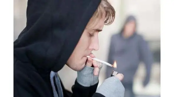 بیش از ۱۰ درصد نوجوانان در سراسر جهان سیگار می‌کشند
