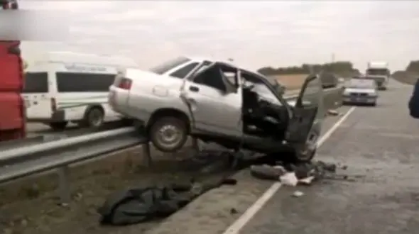 تصادف شاخ به شاخ مرگبار در جاده + فیلم